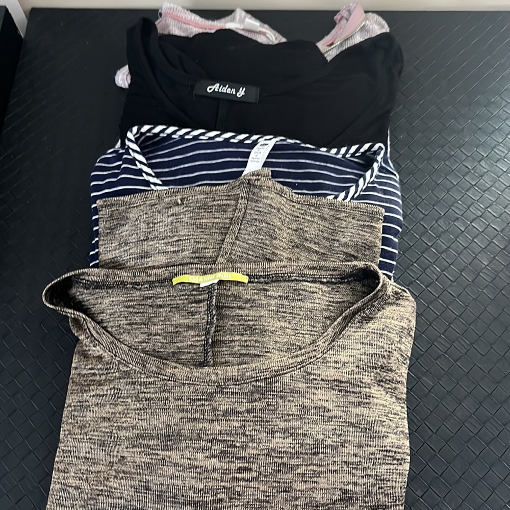 Bundle of 4 tops assorted colors and brands